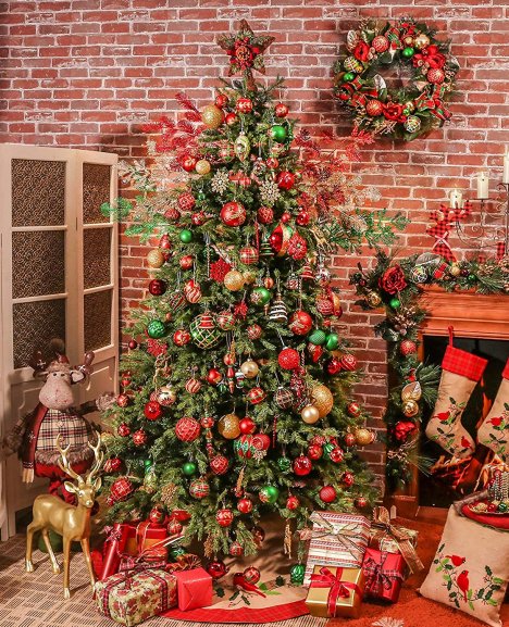 All 91+ Images green christmas tree with red ornaments Sharp