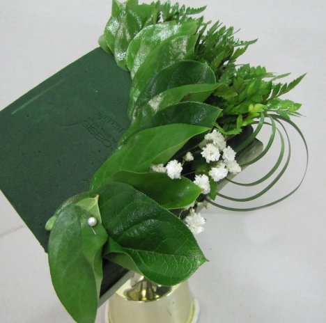 Simple Wedding Bouquets Easy Diy Bridal Bouquet Designs Cut Them Into Small Laterals And Insert In Under The Salal Leaves