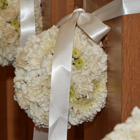 Wedding Aisle Decorations - Free Pew End Flower Tutorials