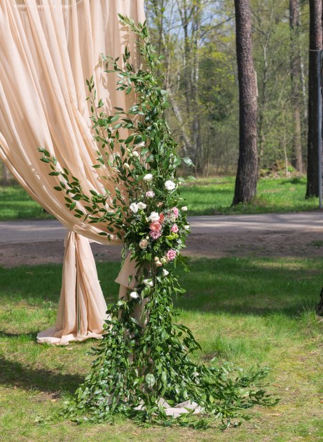 two weeks lid proposition Wedding Arch Decorations - Flower Tutorials, Recipe & Florist Supplies